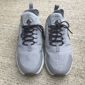 Women’s Nike huaraches